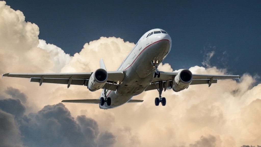 least expensive days to fly